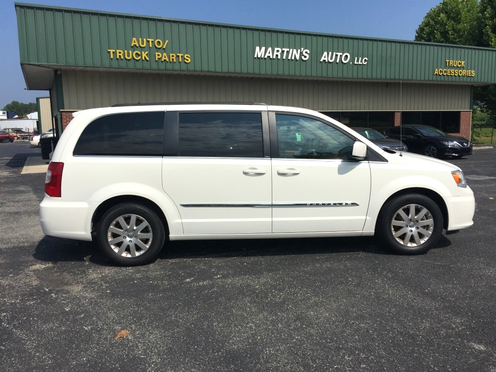2012 Chrysler Town & Country Van Wagon Touring Martin's Classic Cars 